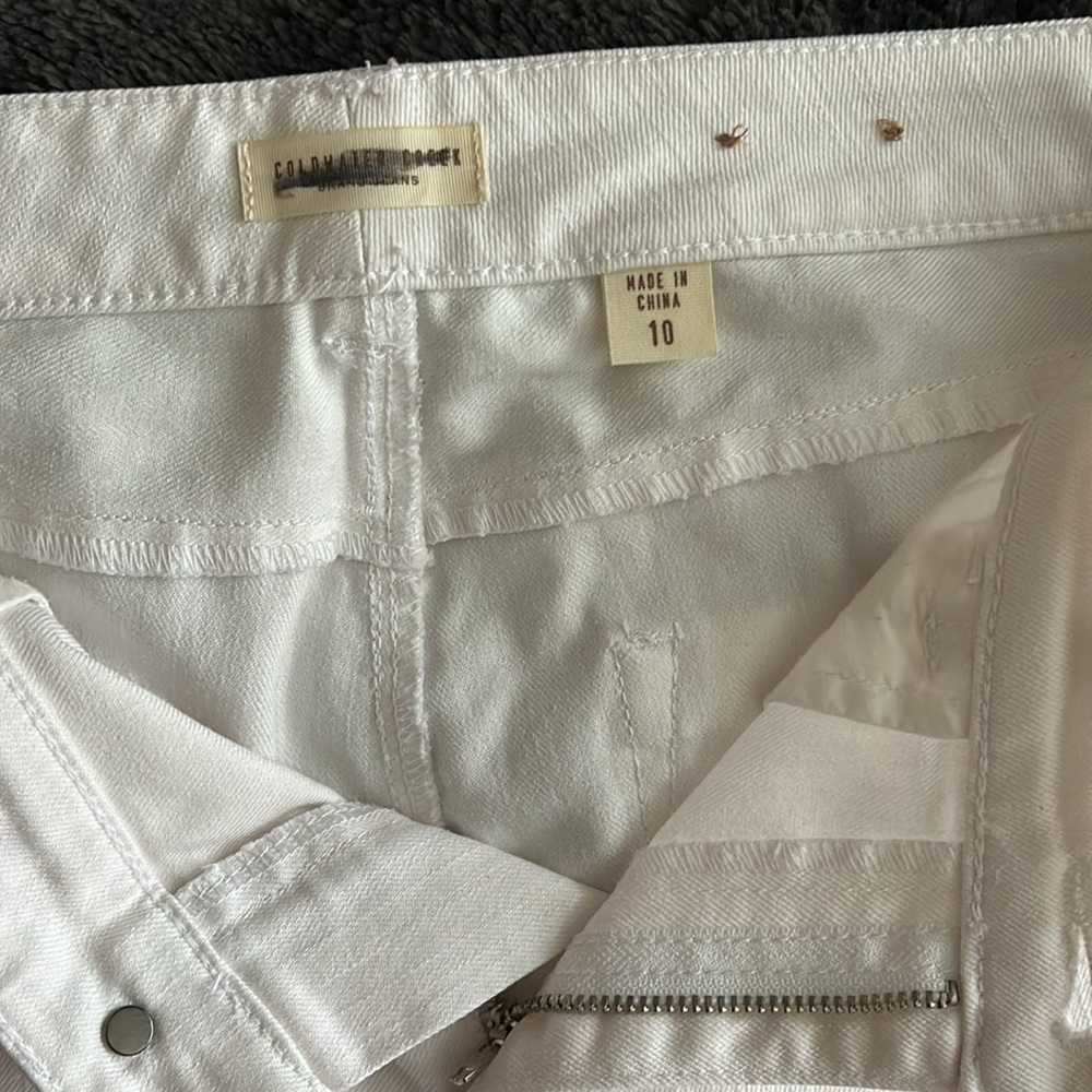 Coldwater Creek White Embroidered Jeans - Picture 2 of 5